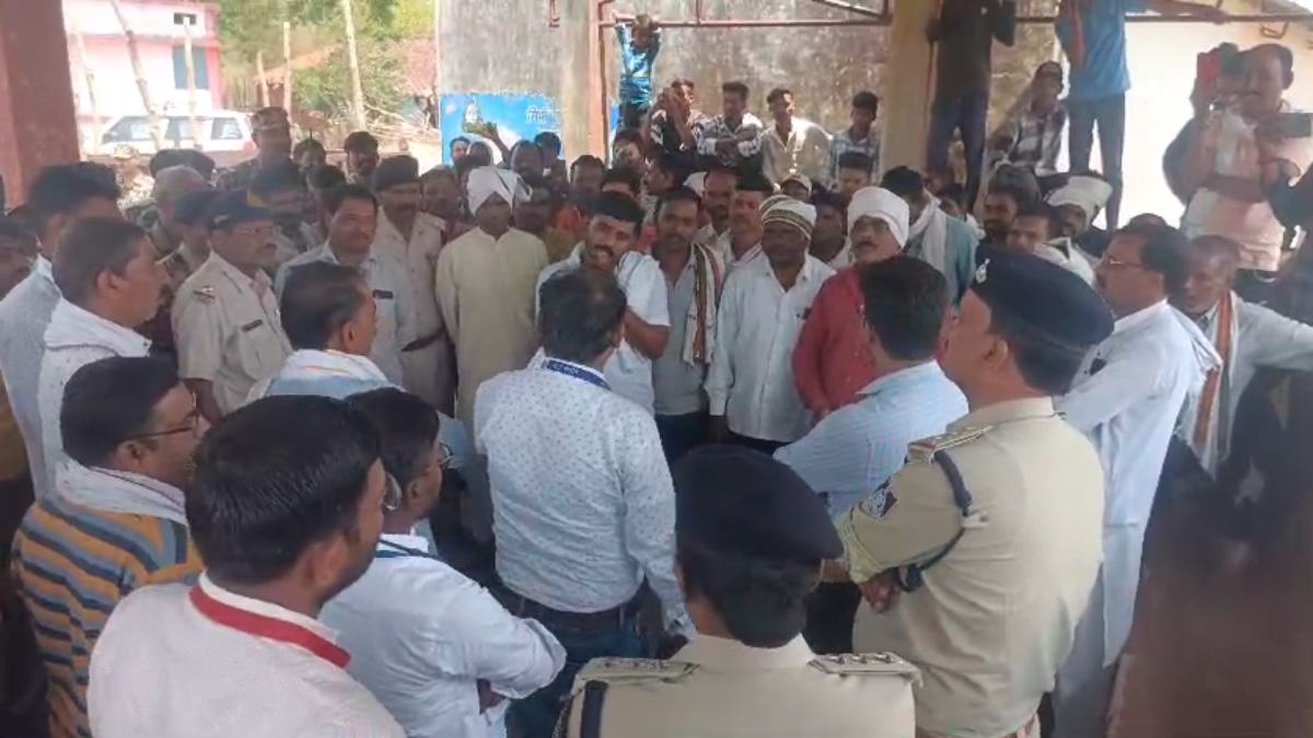 Lok Sabha Election First Phase: सड़क नहीं बनी तो ग्रामीणों ने किया चुनाव का बहिष्कार, लंबे समय से काट रहे थे अधिकारियों के चक्कर