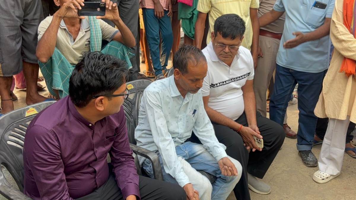 महानदी नाव हादसा: पीड़ित लोगों से मिलने पहुंचे वित्तमंत्री ओपी चौधरी, मृतक के परिजनों का 4 लाख की सहायता का ऐलान