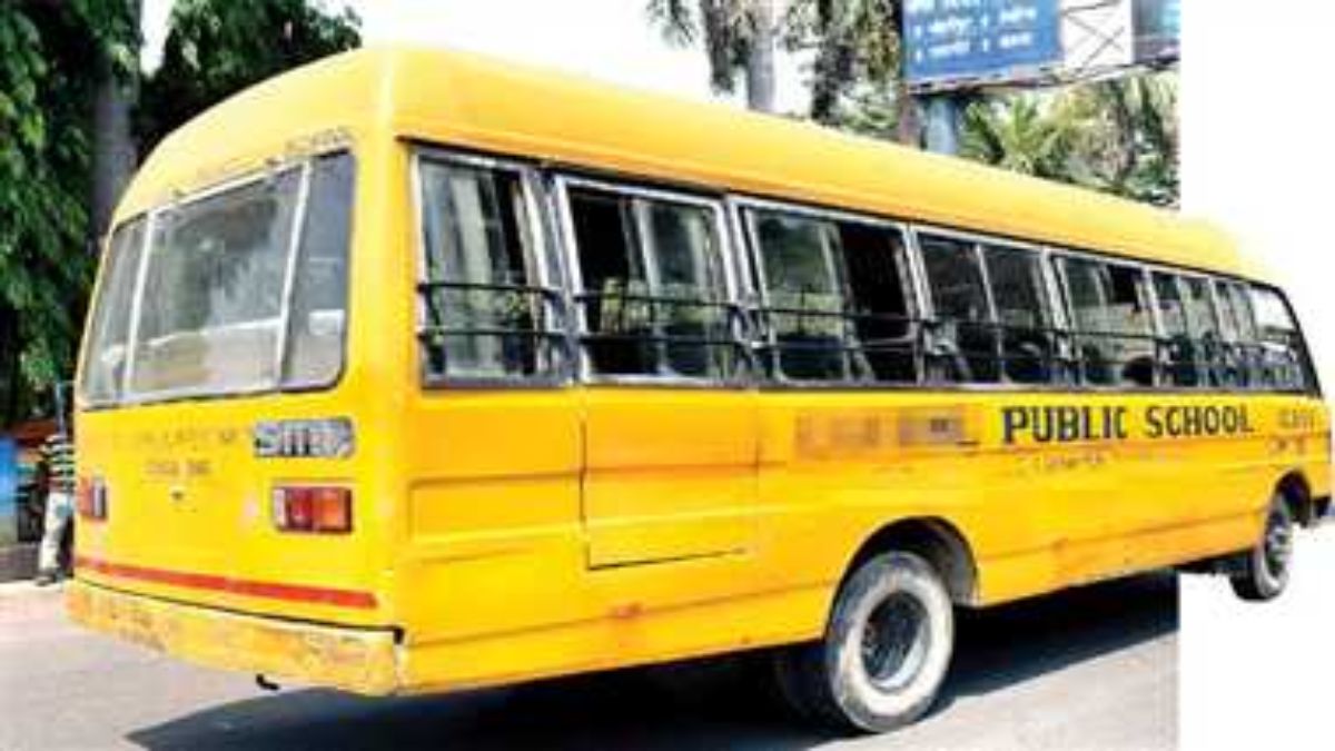 Punjab News : स्कूल बसों को लेकर बनाए नियमों पर कड़ाई से हो अमल, अधिकारी ने दिए निर्देश