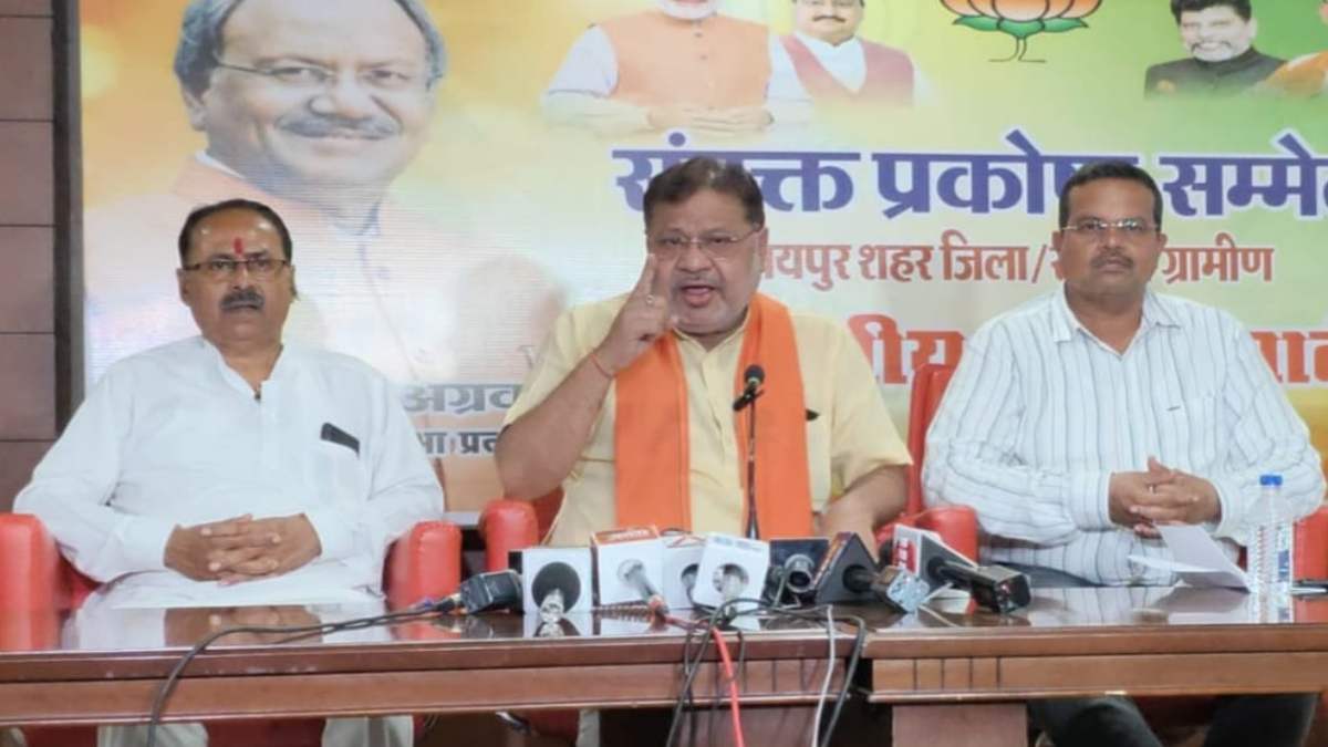 ‘छत्तीसगढ़ में फिर झूठ बोलकर गई…’, प्रियंका गांधी के दौरे पर सांसद सुनील सोनी ने कसा तंज, कहा- पूर्व सीएम बघेल ने बिछाई थी गुलाब की पंखुड़ियां, अब कांटे …