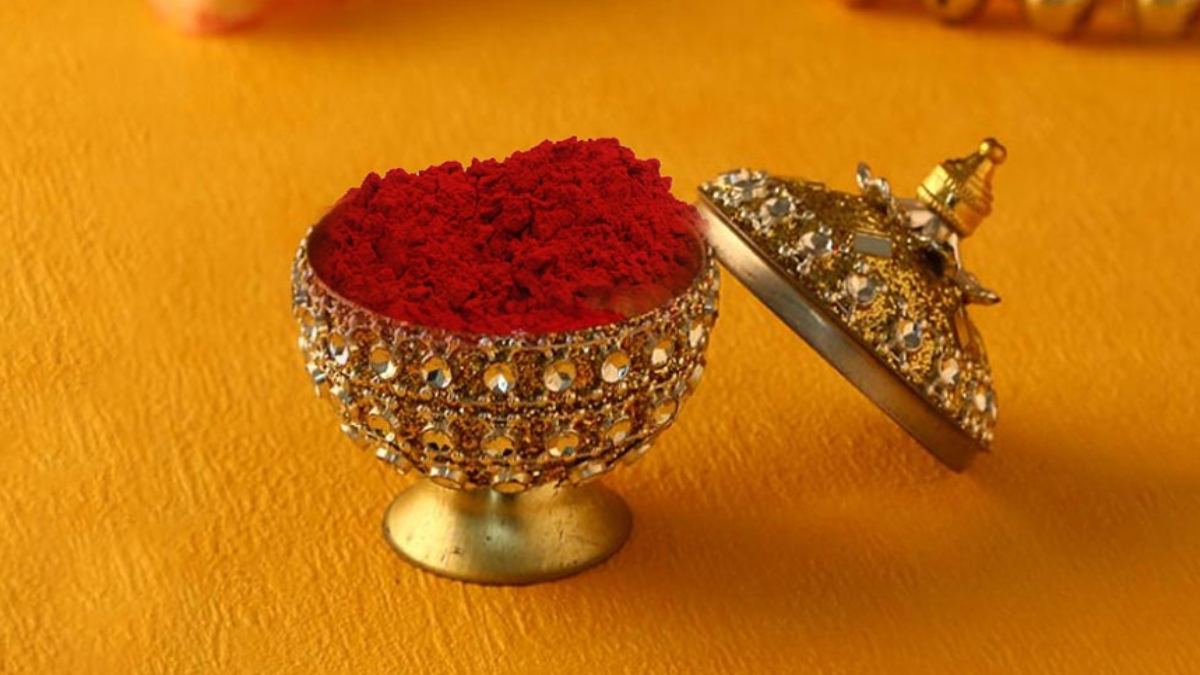 खंडित सिंदूरदान से कभी ना लगाएं सिंदूर, वैवाहिक जीवन पर पड़ता है बुरा असर…