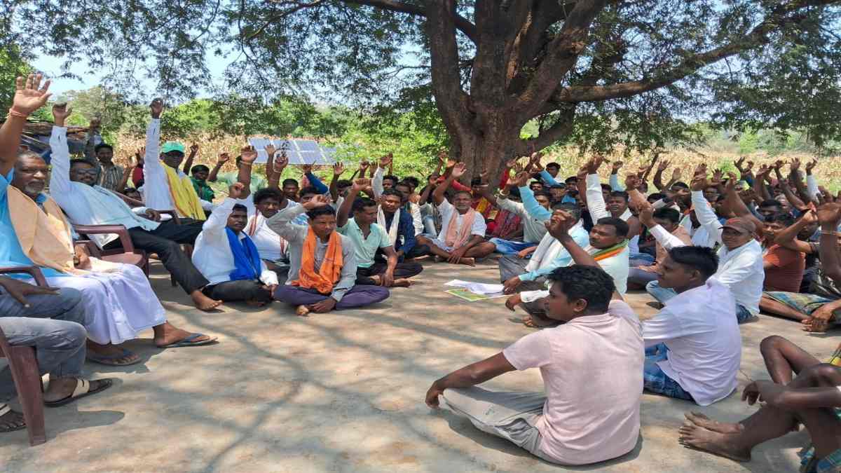 CG NEWS : 30 से भी ज्यादा गांवों में अचानक गायब हुए चुनावी बैनर-पोस्टर, मूलभूत सुविधाओं के लिए जूझ रहे ग्रामीण, चुनाव बहिष्कार के लिए बैठकों का दौर जारी