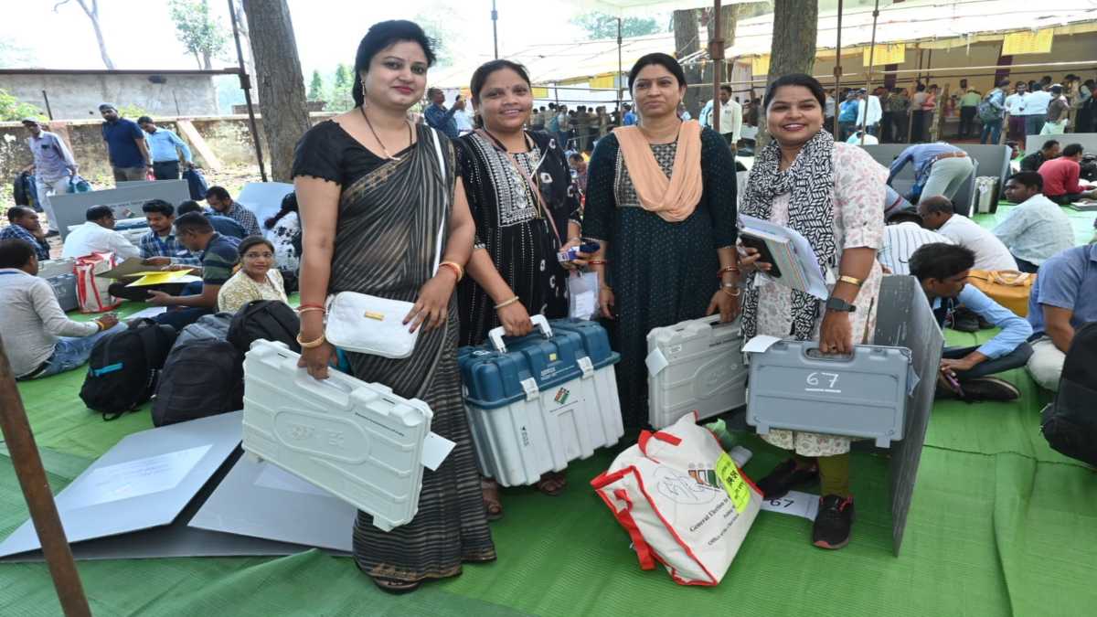 Lok Sabha Election 2024 : जिले में चुनाव की सभी तैयारियां पूर्ण, कलेक्टर और SSP ने मतदान दलों को किया रवाना