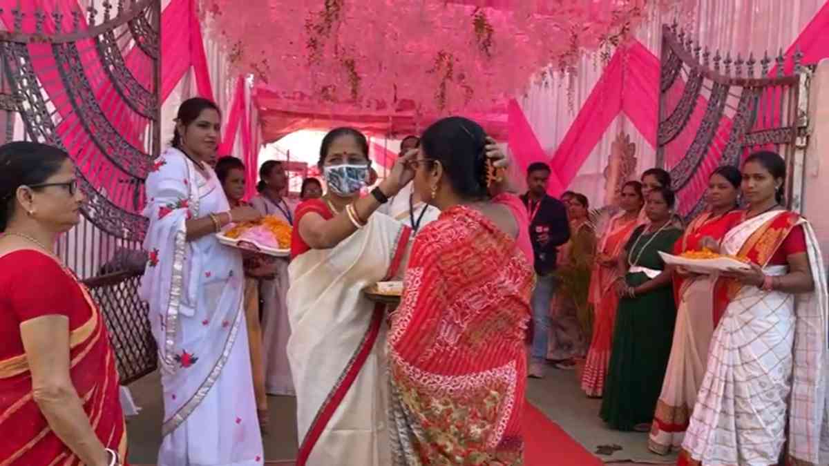 Lok Sabha Election : महासमुंद में तिलक लगाकर मतदाताओं का किया गया स्वागत, 17 लाख से अधिक वोटर अपने मतों का करेंगे प्रयोग