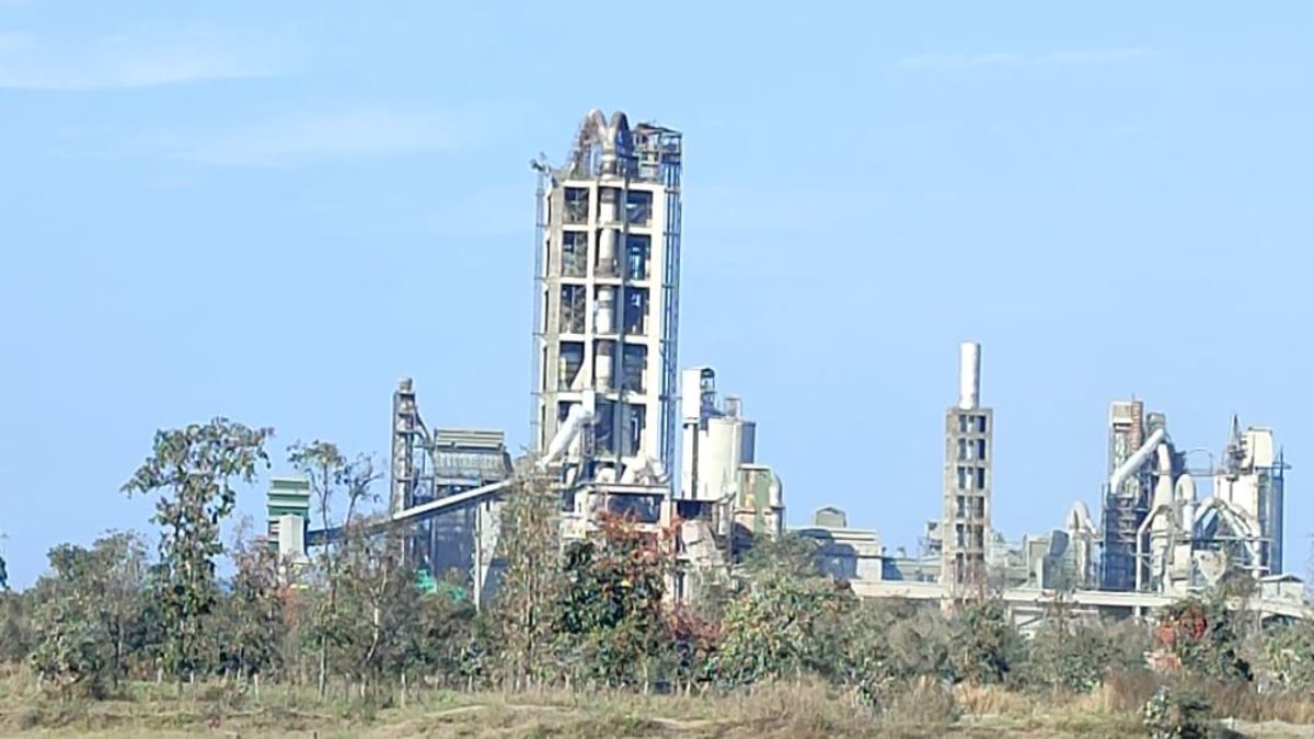 सीमेंट संयंत्र में हादसा, माइंस में सिलेंडर भरने के दौरान हुआ ब्लास्ट, 6 झुलसे, आनन-फानन में किया गया रायपुर रिफर