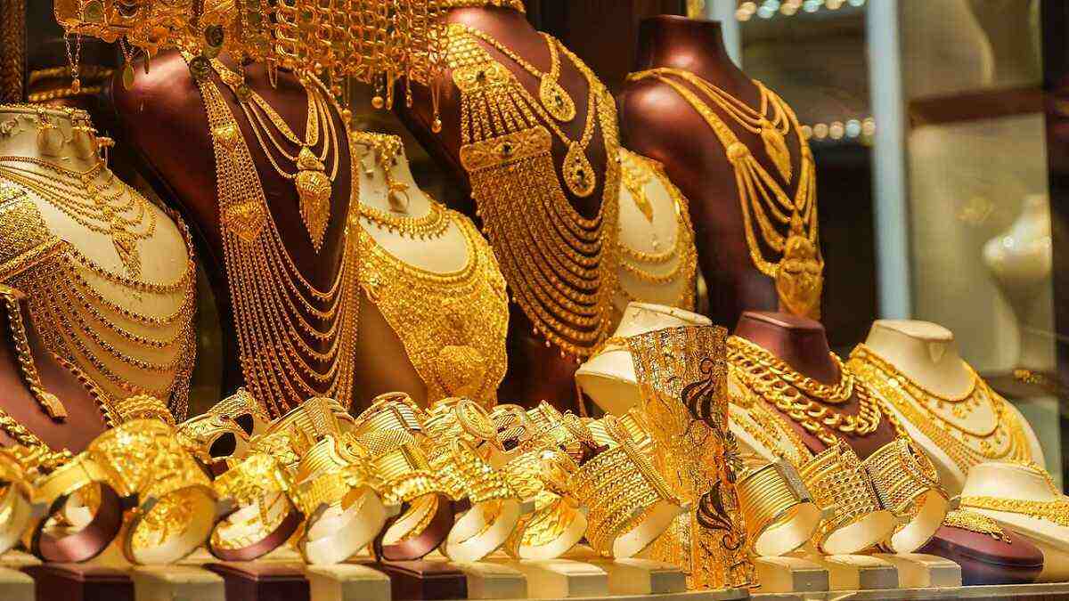 Gold-Silver Price : सोने-चांदी की कीमतों में आई गिरावट, जानिए क्या है लेटेस्ट रेट