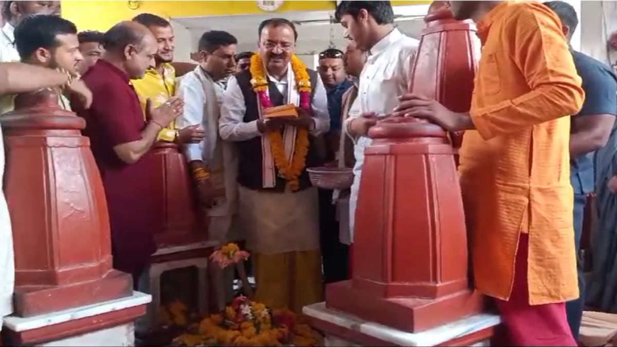 UP के डिप्टी सीएम केशव प्रसाद मौर्य पहुंचे दतियाः शक्तिपीठ पीतांबरा में देवी बगलामुखी के किए दर्शन, वनखंडेश्वर महादेव का किया जलाभिषेक