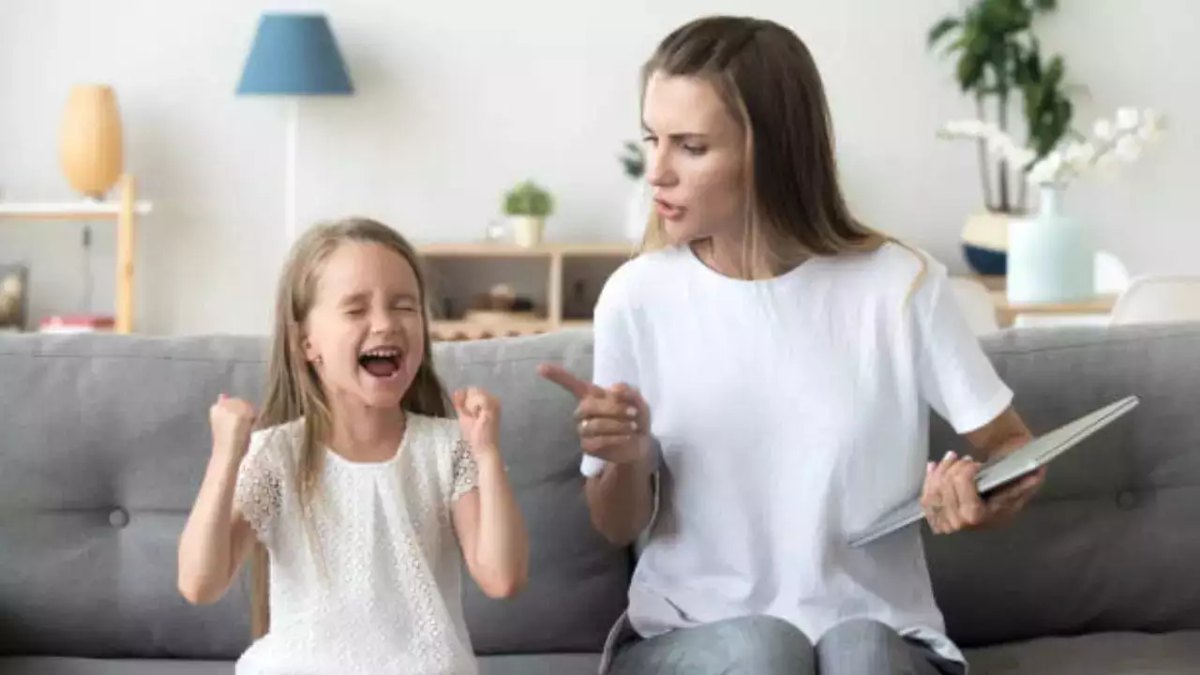 Parenting Tips : क्या आपका बच्चा भी करता है बदतमीजी? इन Tricks की मदद से उन्हें सिखाएं अनुशासन …