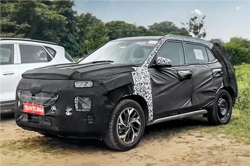 Hyundai Creta EV: टेस्टिंग के दौरान हुई स्पॉट, 500 KM की रेंज और इन जबरदस्त फीचर्स के साथ मार सकती है एंट्री
