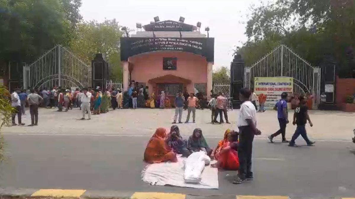 सड़क पर शव रख प्रदर्शनः विधानसभा अध्यक्ष के बंगले के बाहर हादसे में हुई थी मौत, मुआवजे और सरकारी नौकरी की मांग पर अड़े परिजन