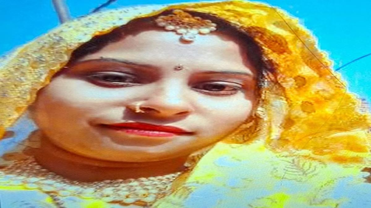 सड़क हादसा : बस ने बाइक को मारी टक्कर, महिला की मौत, मासूम समेत तीन घायल