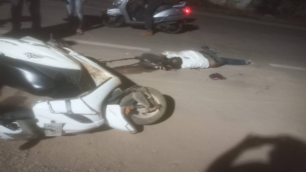 मतदान सामग्री जमा कर घर लौट रहे शिक्षक की सड़क हादसे में मौत