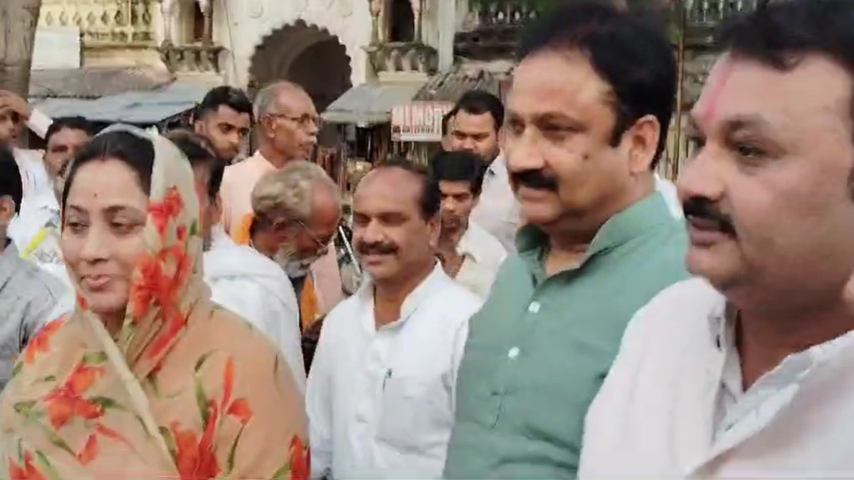 Loksabha election 2024: खजुराहो सपा प्रत्याशी पति बोले- जब भी कांग्रेस को जरुरत पड़ी, समाजवादियों ने दिया साथ