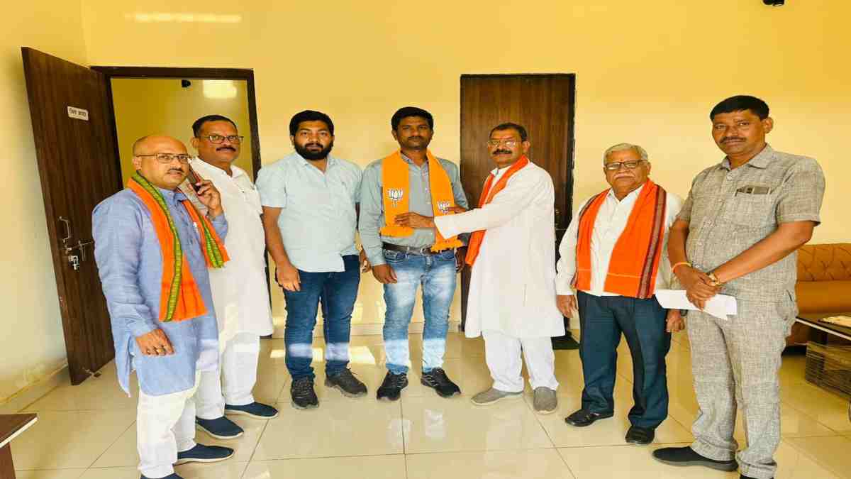 चुनाव से 2 दिन पहले कांग्रेस को लगा झटका, कांग्रेस अल्पसंख्यक विभाग के प्रदेश सचिव ने थामा भाजपा का दामन