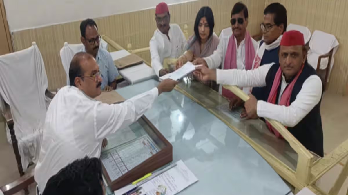 लोकसभा चुनाव 2024 : सपा प्रत्याशी डिंपल यादव पहुंची कलेक्ट्रेट, मैनपुरी से किया नामांकन दाखिल