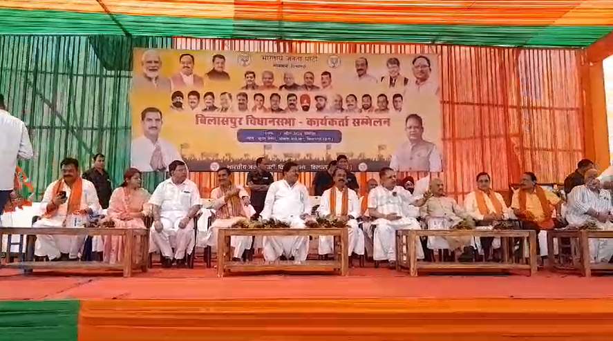 कांग्रेस और जोगी कांग्रेस के कार्यकर्ता समेत 2 हजार से अधिक लोगों ने थामा भाजपा का दामन, डिप्टी सीएम साव ने Congress पर साधा निशाना, कहा- कांग्रेस जीरो में होने वाली है आउट