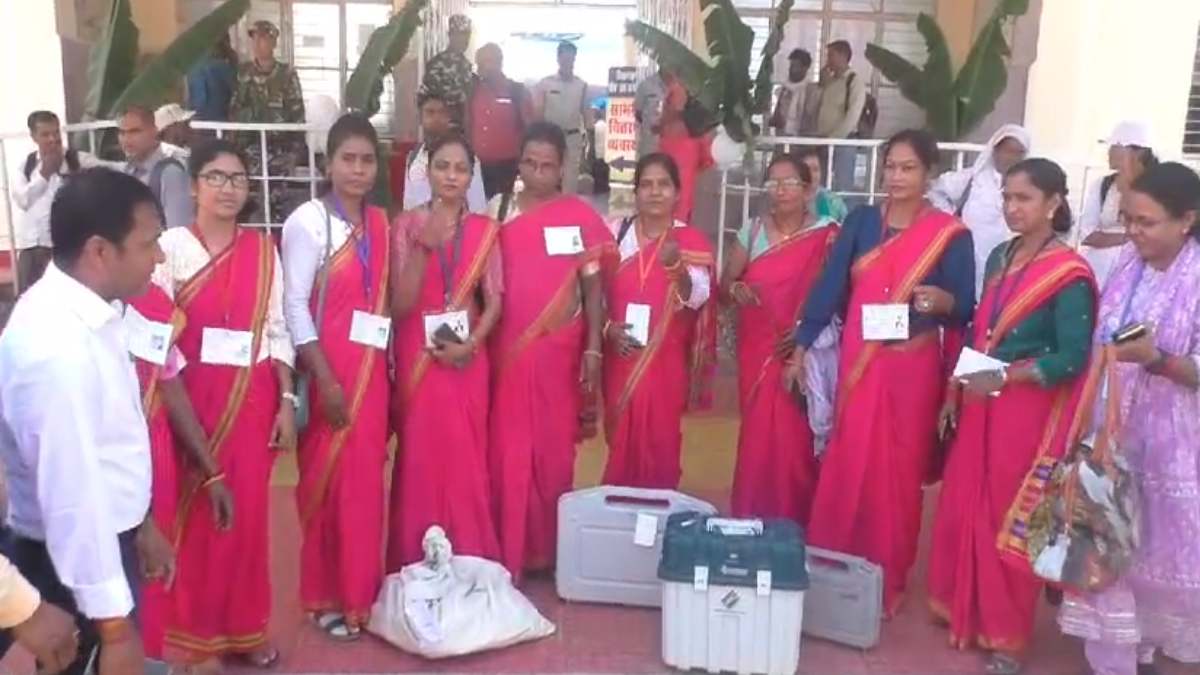 Lok sabha election 2024: उमरिया में चुनाव के लिए मतदान दल रवाना, 66 पोलिंग बूथों पर महिलाएं संभालेंगी मोर्चा