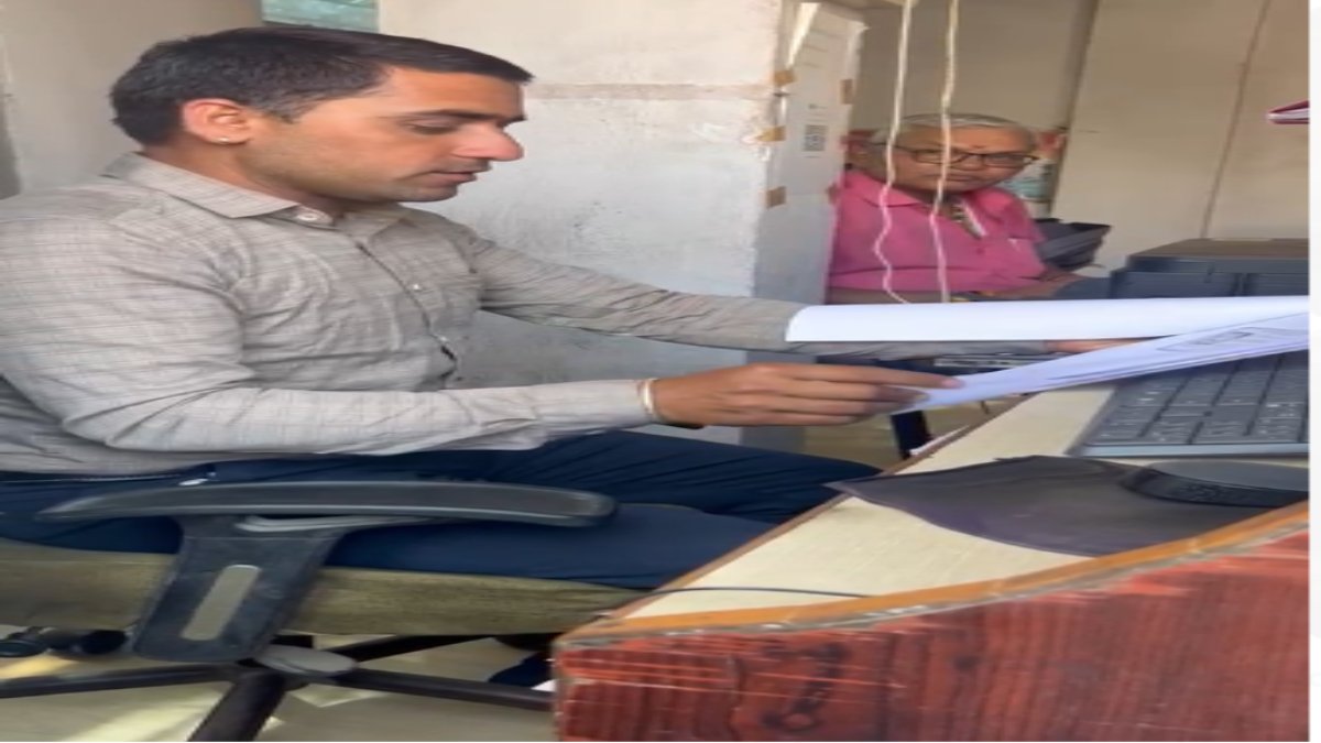 स्ट्रिंग ऑपरेशनः कमीशन दो नहीं तो भविष्य निधि की फाइल रिजेक्ट, कियोस्क सेंटर के माध्यम से दलाल लेते है पैसा