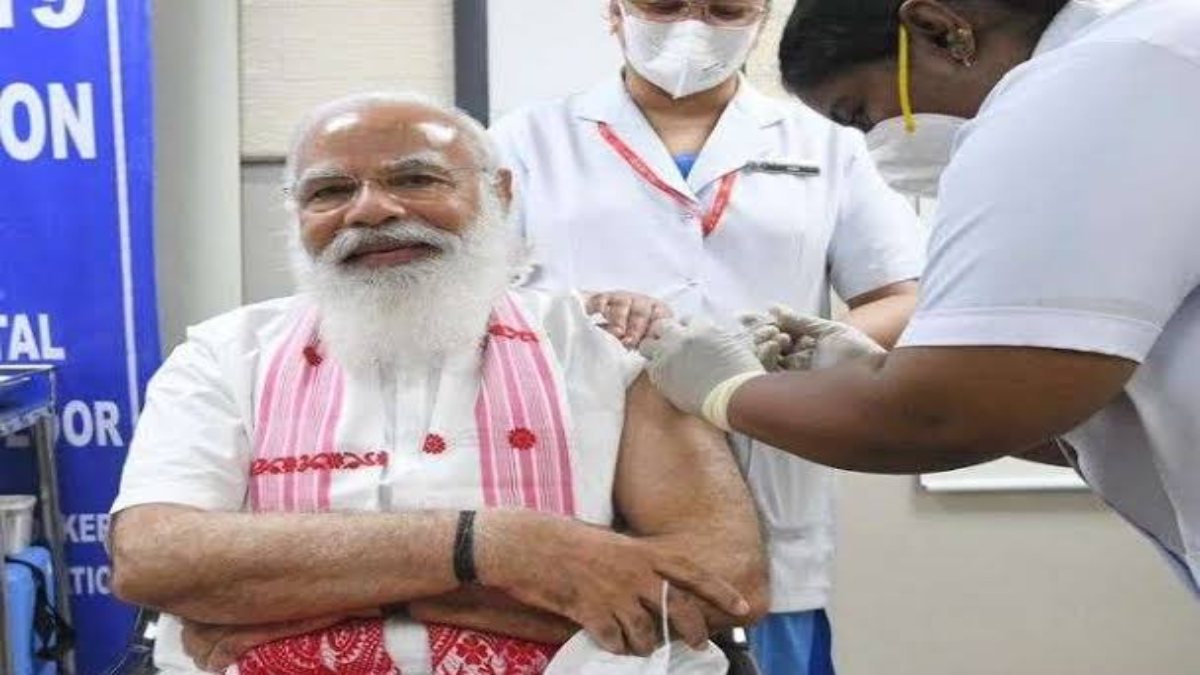 Covishield Vaccine से हार्ट अटैक और ब्रेन स्ट्रोक का खतरा, जानिए PM मोदी ने लगवाई थी कौन सी वैक्सीन…