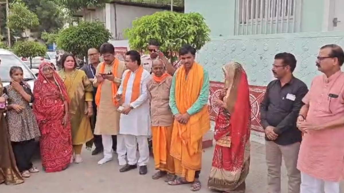 हैदर से ‘हरि’ और इरफान से ‘ईश्वर’: 8 मुस्लिमों ने की घर वापसी, मंदिर में अपनाया सनातन धर्म, कट्टरपंथियों के आ रहे धमकी भरे फोन