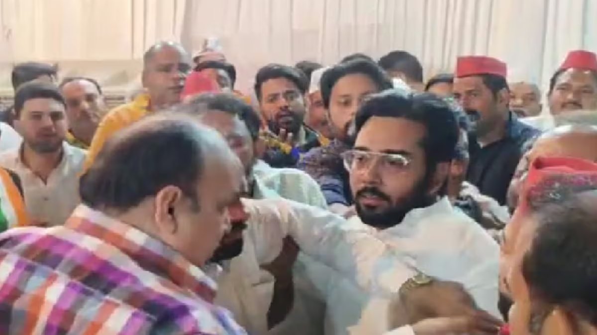 दानिश अली की जनसभा में बड़ा हंगामा, कांग्रेस, AAP, और सपा कार्यकर्ताओं में हुई धक्कामुक्की, देखें Video