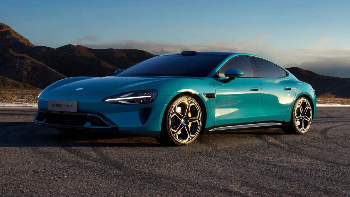 Xiaomi SU7 EV: लॉन्च होते ही छा गई Xiaomi की Electric Car, 1 लाख से ज्यादा हुई बुकिंग