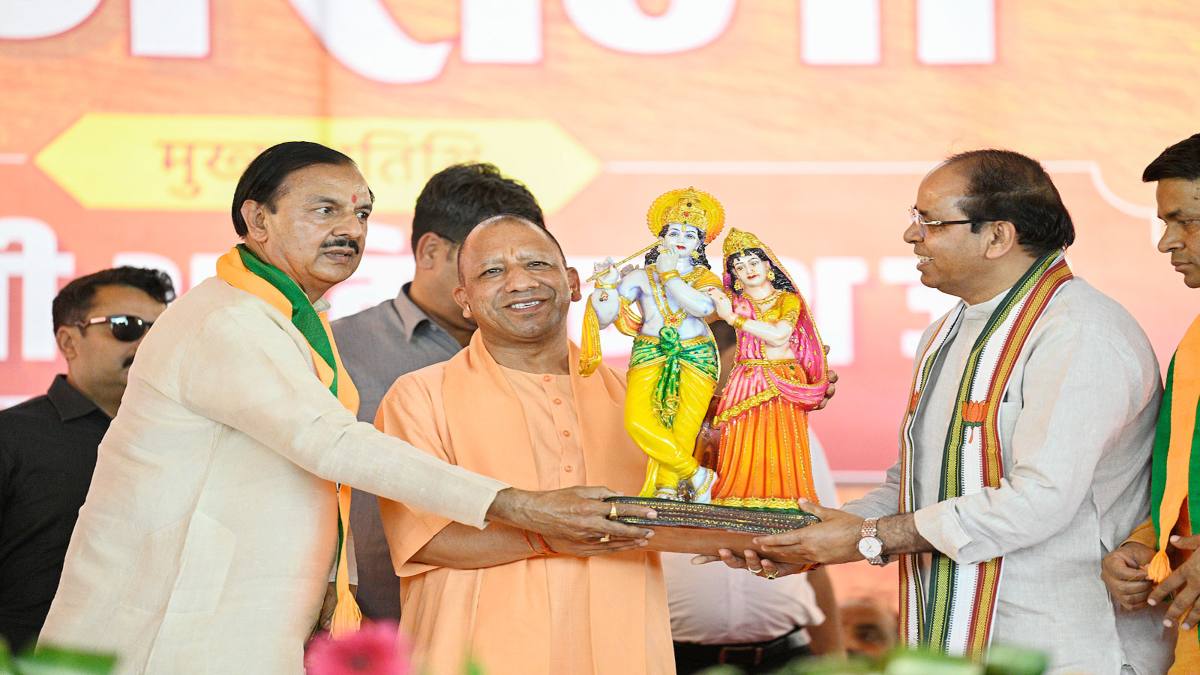 सपा-बसपा और कांग्रेस के लोग दंगा पॉलिसी चलाते थे, हम विकास पॉलिसी चलाते हैं – CM योगी