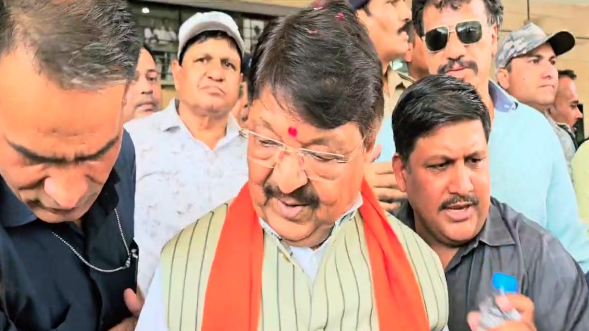 CM के सुरक्षा गार्ड ने मंत्री विजयवर्गीय को दिया धक्का! कांग्रेस ने ली चुटकी, लिखा- ऐसा सलूक कौन करता है मुख्यमंत्री जी…