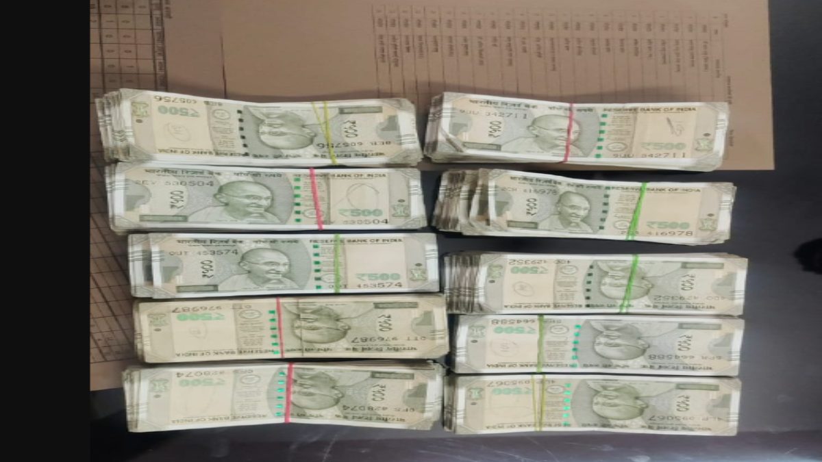 बापू हम शर्मिंदा हैं, नोट देकर वोट चाहती कांग्रेस की सियासत जिंदा है ! कांग्रेस महामंत्री की गाड़ी से नकदी बरामद होने पर बीजेपी ने कसा तंज