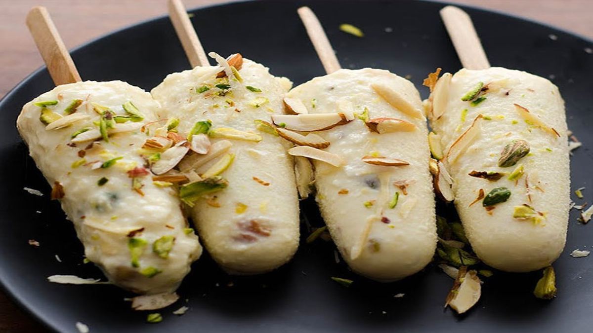 इस कुल्फी को खाकर आपका दिल मांगेगा मोर, बची हुई बर्फी से बनाएं ये टेस्टी मलाई कुल्फी…