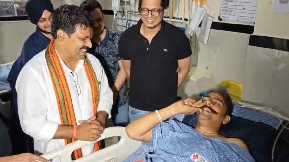 लल्लूराम डॉट कॉम पर मुठभेड़ की कहानी : घायल जवान ने बताया – 5 घंटे तक नक्सलियों से लड़ते रहे, दौड़ा-दौड़ा कर मारे, मूंछ पर हाथ फेरते बोले – मौका मिलेगा तो फिर ठोकेंगे, पढ़िए पूरी स्टोरी…