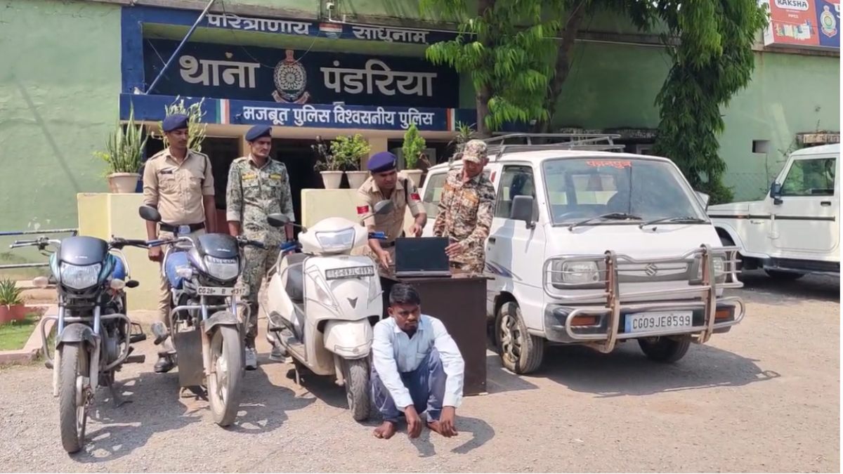 वाहन चोरी करने वाला शातिर पकड़ाया, चोर के कब्जे से वैन, दो बाइक, स्कूटर बरामद
