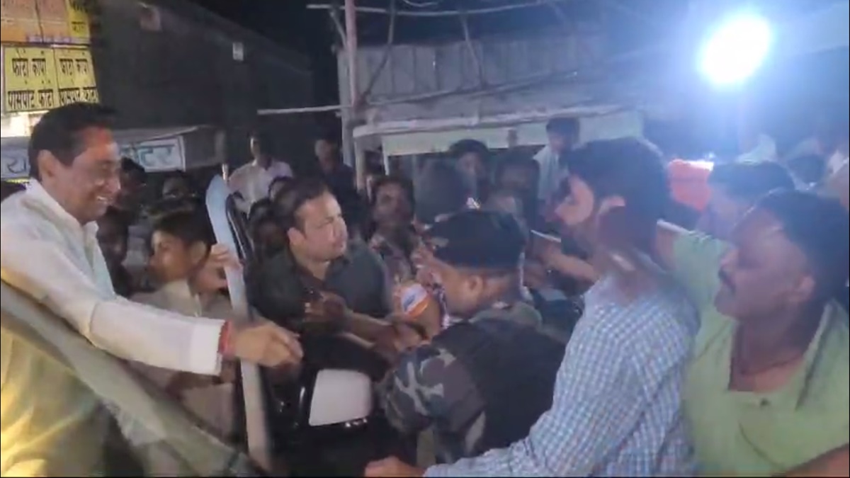 ‘सब बदल गए, हम नहीं बदलेंगे’, रोड शो के दौरान ग्रामीण की बात सुनकर हंस पड़े कमलनाथ, देखें Video