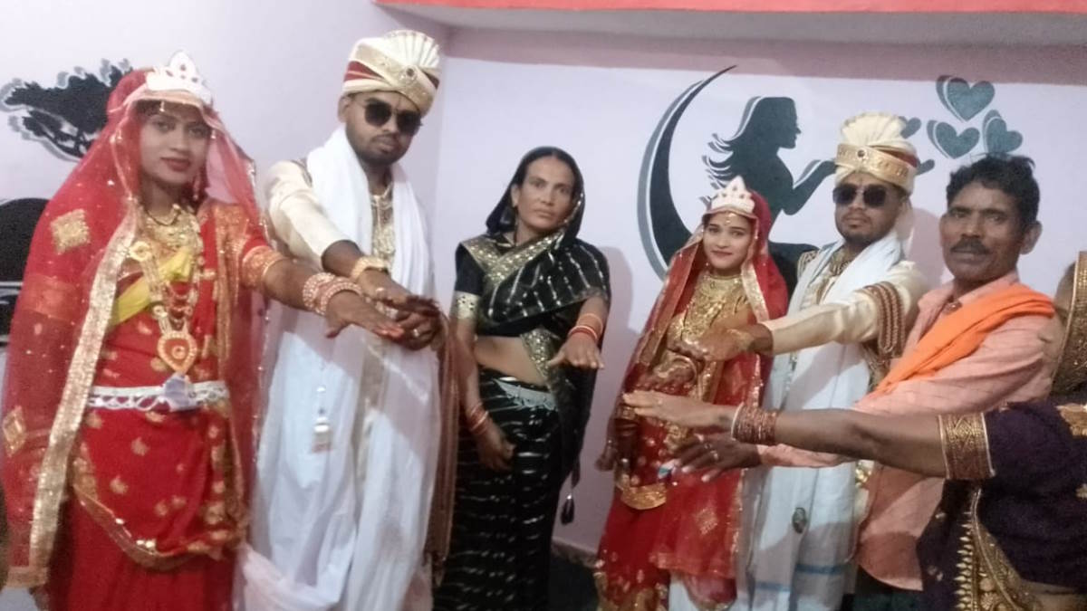 जज्बे को सलाम : शादी के सात फेरे और सात वचनों के साथ दूल्हा-दुल्हन ने ली मतदान करने की शपथ…