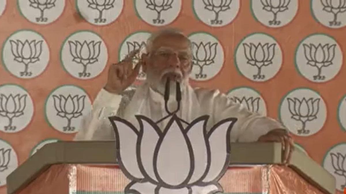 पीएम मोदी ने जेठा में भी कांग्रेस पर हमला रखा जारी, कहा- धर्म के नाम पर देश को बांटने वाली कांग्रेस आजादी के बाद भी पहले दिन से तुष्टीकरण में लगी…