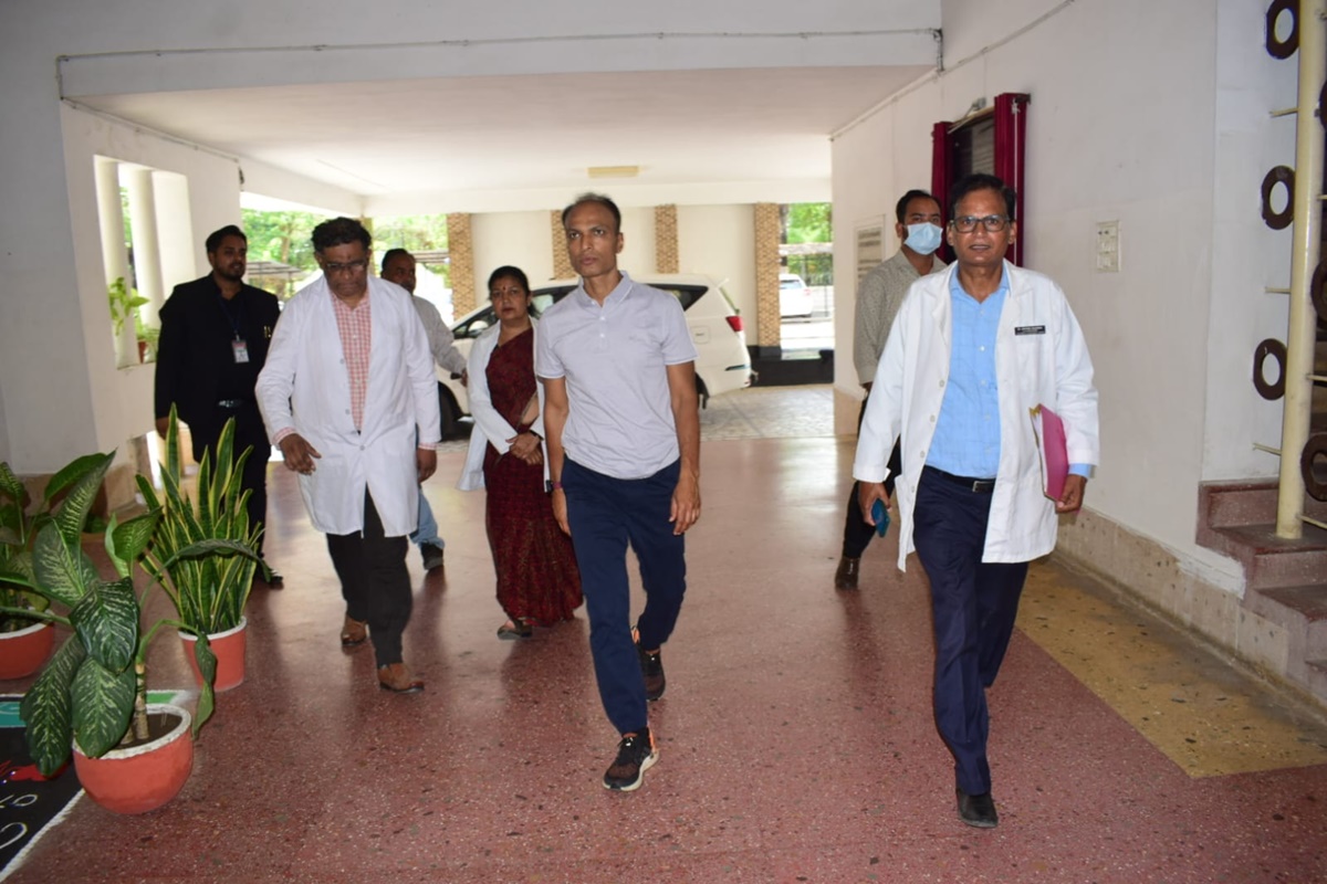लोकसभा चुनाव के बीच कोरोना ने दी दस्तक: चुनाव ड्यूटी में लगा कर्मचारी निकला संक्रमित, विभाग में हड़कंप