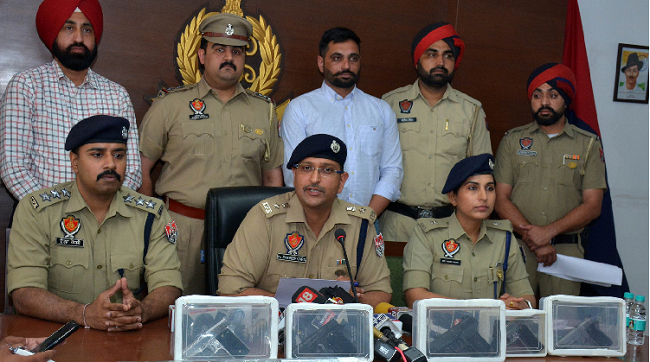 गैंगस्टर बिश्नोई के 5 शूटर गिरफ्तार, 6 अवैध हथियार बरामद