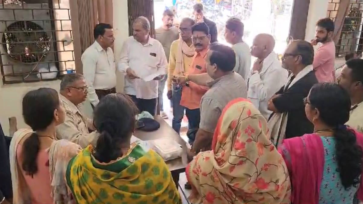 प्रार्थना सभा की आड़ में धर्मांतरण करने का आरोप, रिद्धि-सिद्धि कालोनीवासियों ने की थाने में शिकायत