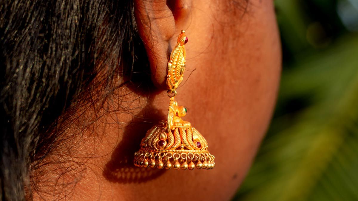 कान में सोना पहनने के है ढेरों फायदे, जाने क्या कहता है ज्योतिष शास्त्र…