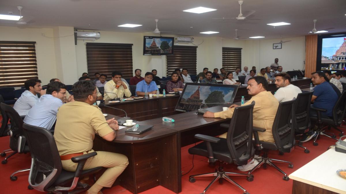 Ujjain News: होटलों में बाबा महाकाल की आरती-दर्शन व्यवस्था की जानकारी करनी होगी प्रदर्शित, कलेक्टर ने फायर सुरक्षा ऑडिट समेत दिए ये निर्देश