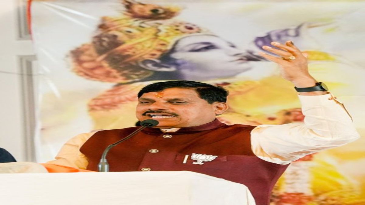 CM मोहन ने अखिलेश और राहुल की जोड़ी को बताया बेमेल, कहा- Rahul जो संविधान दिखा रहे वह गलत है