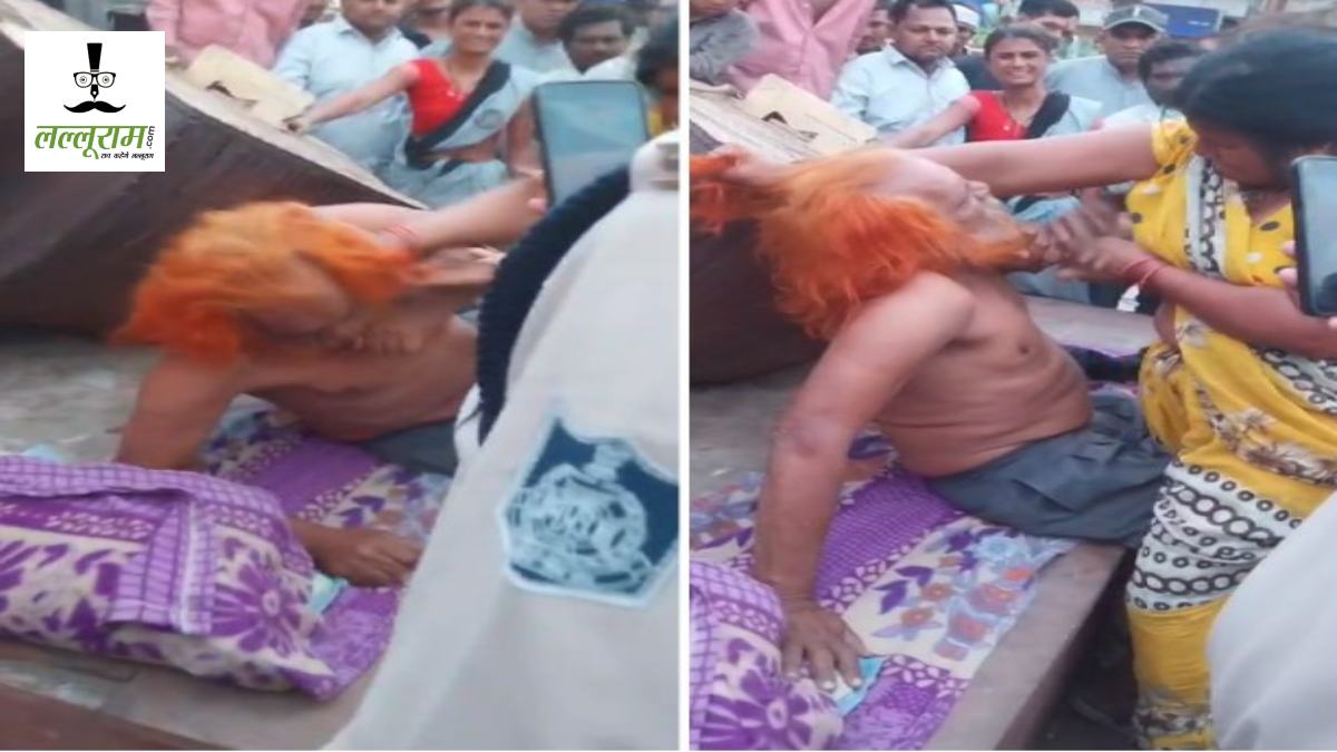 पुलिसवाले के सामने बुजुर्ग को महिला ने पीटा: वीडियाे बनाता रहा कानून का रखवाला, तमाशबीन बने रहे लोग