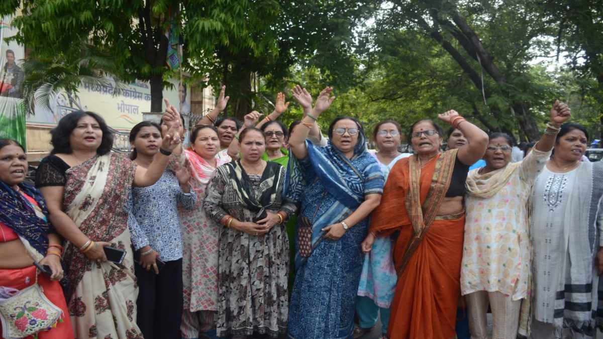 सागर घटना पर सियासत तेज: महिला कांग्रेस ने की उच्च स्तरीय जांच की मांग, कहा- ये हादसा नहीं बल्कि हत्या है, BJP से जुड़े रसूखदार जिम्मेदार