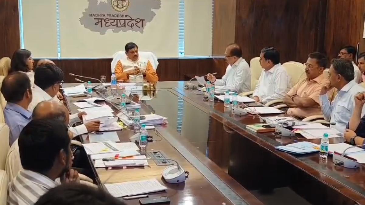 निवेश बढ़ाने CM मोहन का बड़ा फैसला: हर 4 माह में होंगी क्षेत्रीय इन्वेस्टर समिट, अवैध रेत उत्खनन को लेकर सख्त, दिए ये निर्देश