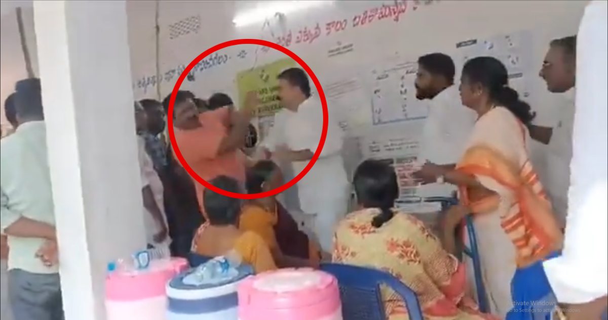 थप्पड़बाज विधायक जी का VIDEO… मतदान केंद्र में विधायक ने वोटर का मारा थप्पड़, फिर मतदाता ने MLA पर कर दी थप्पड़ों की बौछार