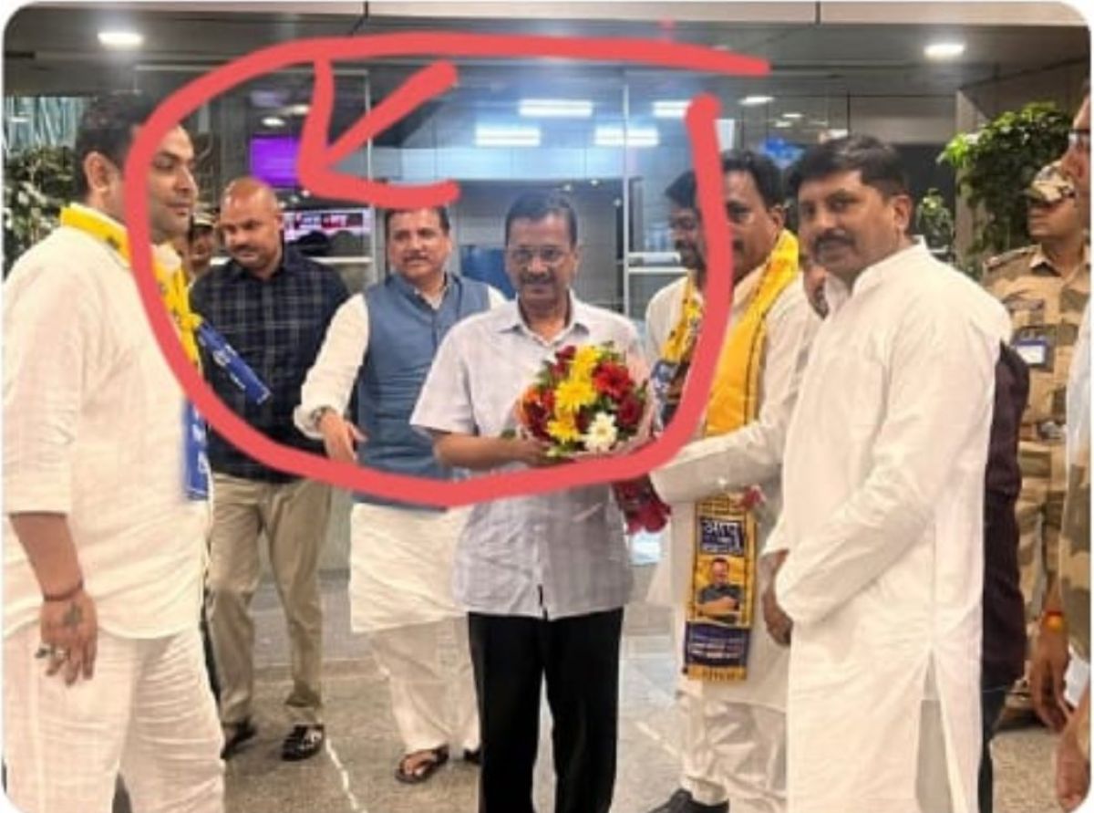 विभव कुमार के साथ लखनऊ पहुंचे CM केजरीवाल, स्वाती मालीवाल ने Vibhav Kumar पर मारपीट का लगाया है आरोप, Maliwal के सवाल भी टाल गए