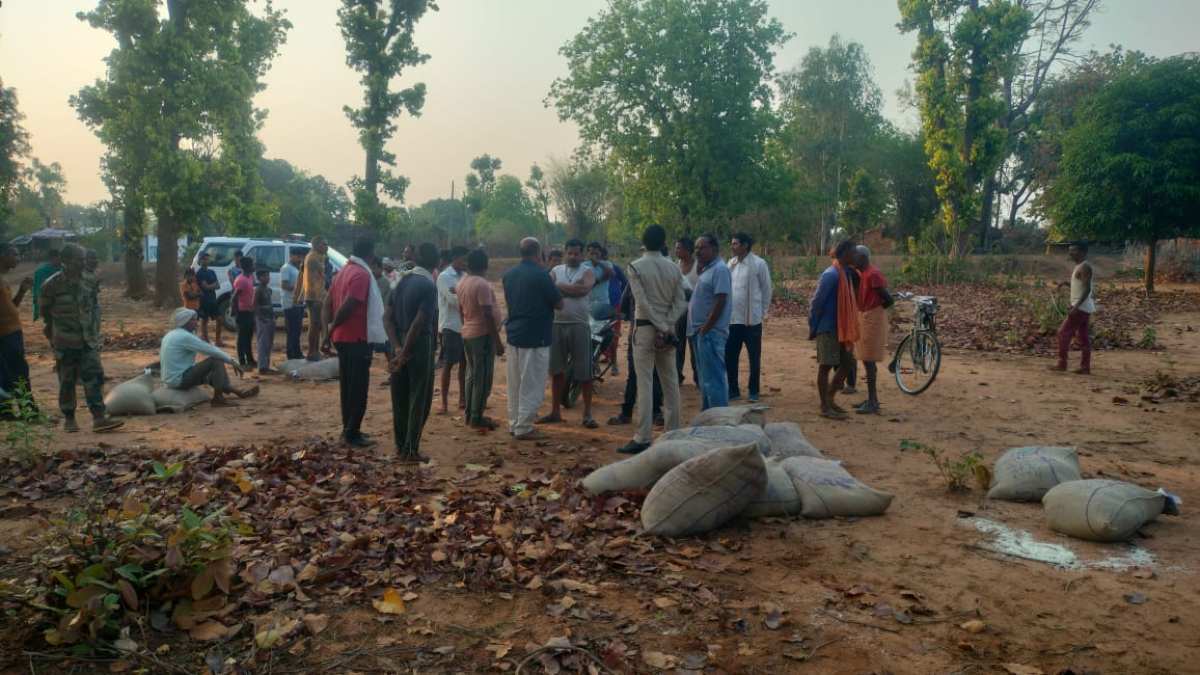 सरकारी राशन दुकान में चाेरी: कई क्विंटल अनाज की बोरियों पर किया हाथ साफ, गिरफ्त से बाहर आरोपी