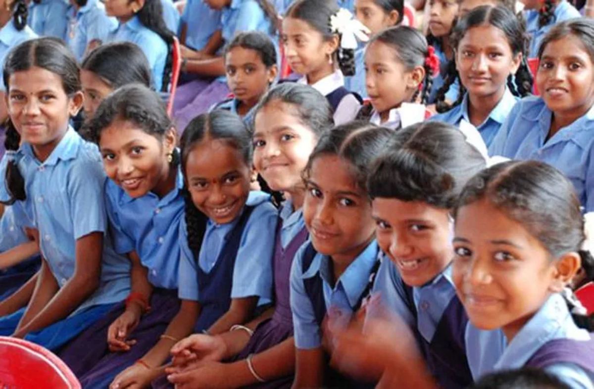 शिक्षा विभाग का बड़ा फैसलाः सरकारी स्कूल के बच्चे बनेंगे स्मार्ट, छात्र पहनेंगे हाफ पेंट-शर्ट, टाई भी लगाएंगे, लड़कियां पहनेंगी सलवार-शूट 