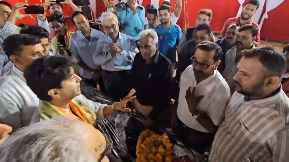 ‘आप सांसद बने तो पूरे शहर पर कब्जा हो जाएगा’: सिंधिया और व्यापारी के बातचीत का VIDEO वायरल, महाराज बोले- सर सुनिए…
