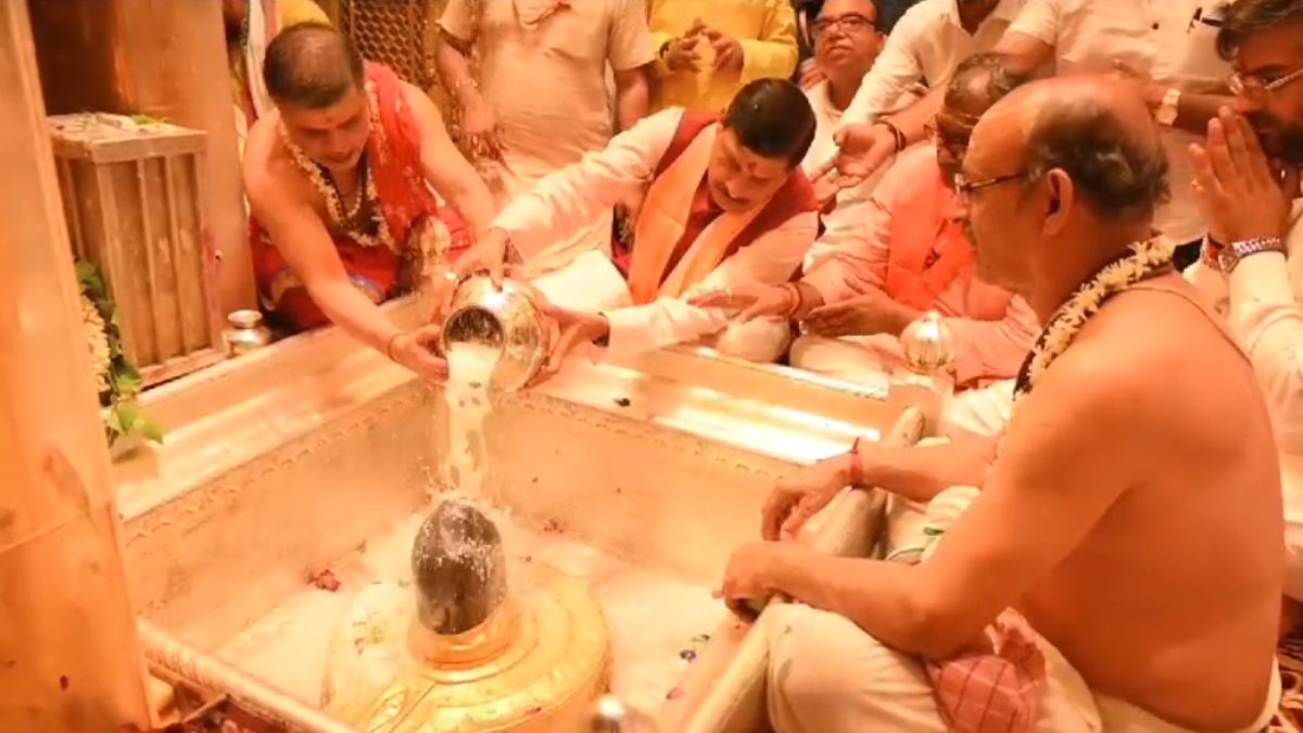 वाराणसी पहुंचे सीएम मोहन: बाबा काशी विश्वनाथ के किए दर्शन, कल बिहार जाएंगे मुख्यमंत्री, इन कार्यक्रमों में होंगे शामिल